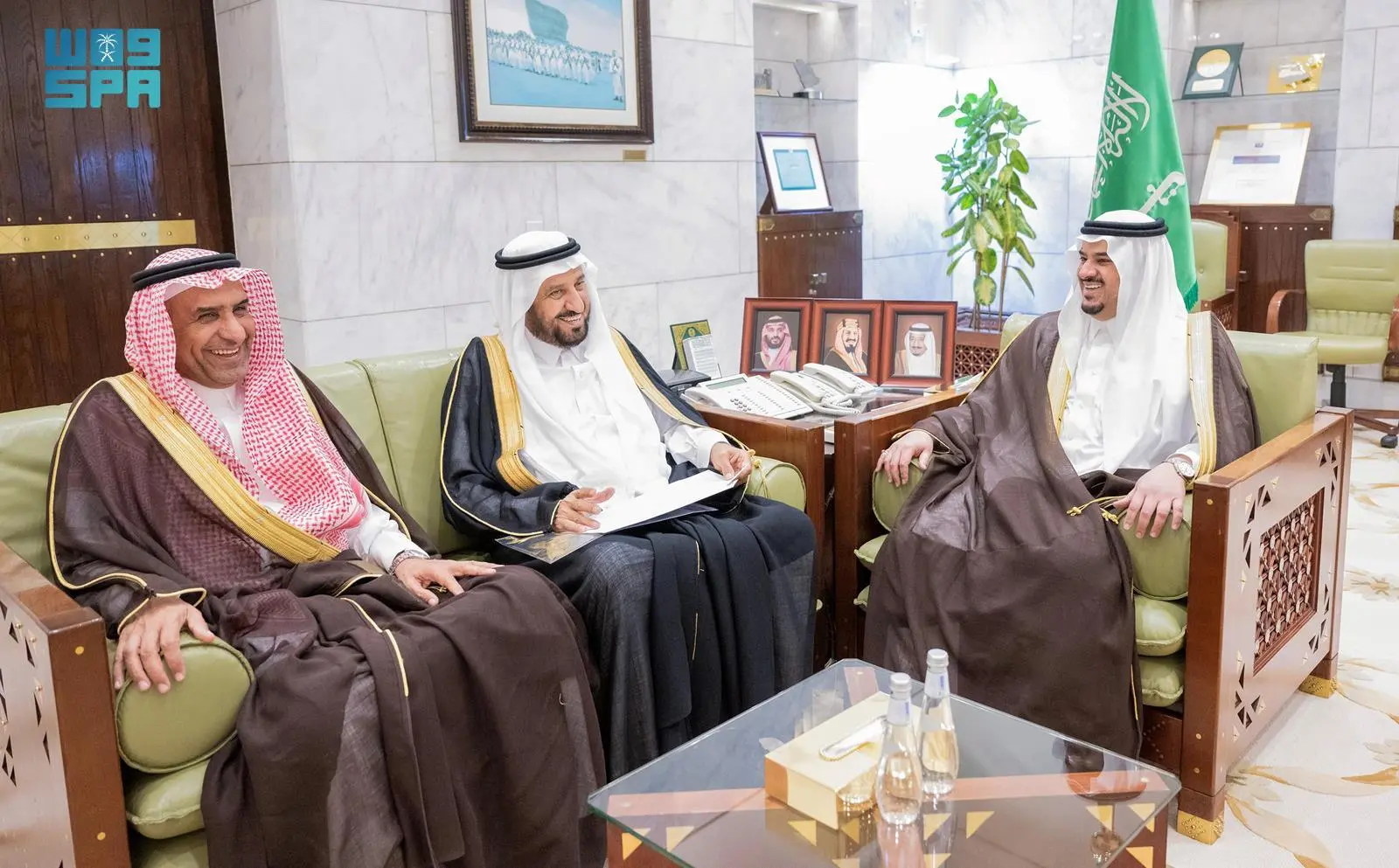 سمو نائب أمير منطقة الرياض يلتقي أعضاء اللجنة التأسيسية للجمعية التعاونية للخدمات اللوجستية بالزلفي